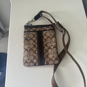 Coach Women's Signature Crossbody Bag Excellent Condition